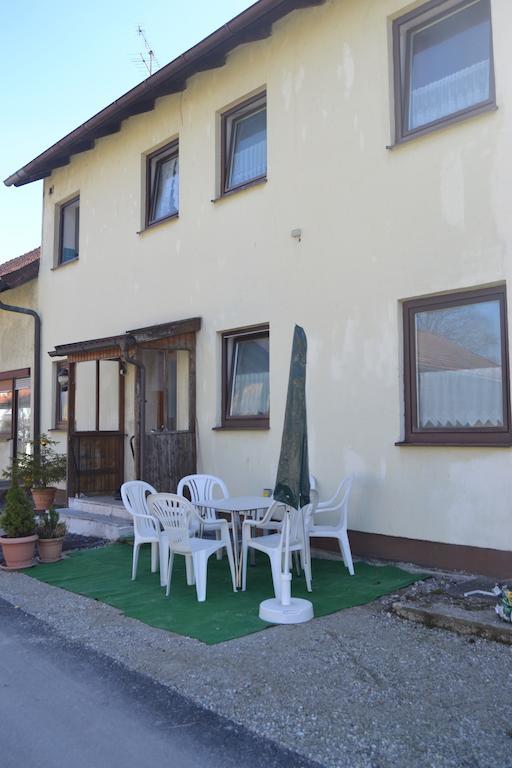 Gastehaus Sebastian Guest House Erding Rom bilde