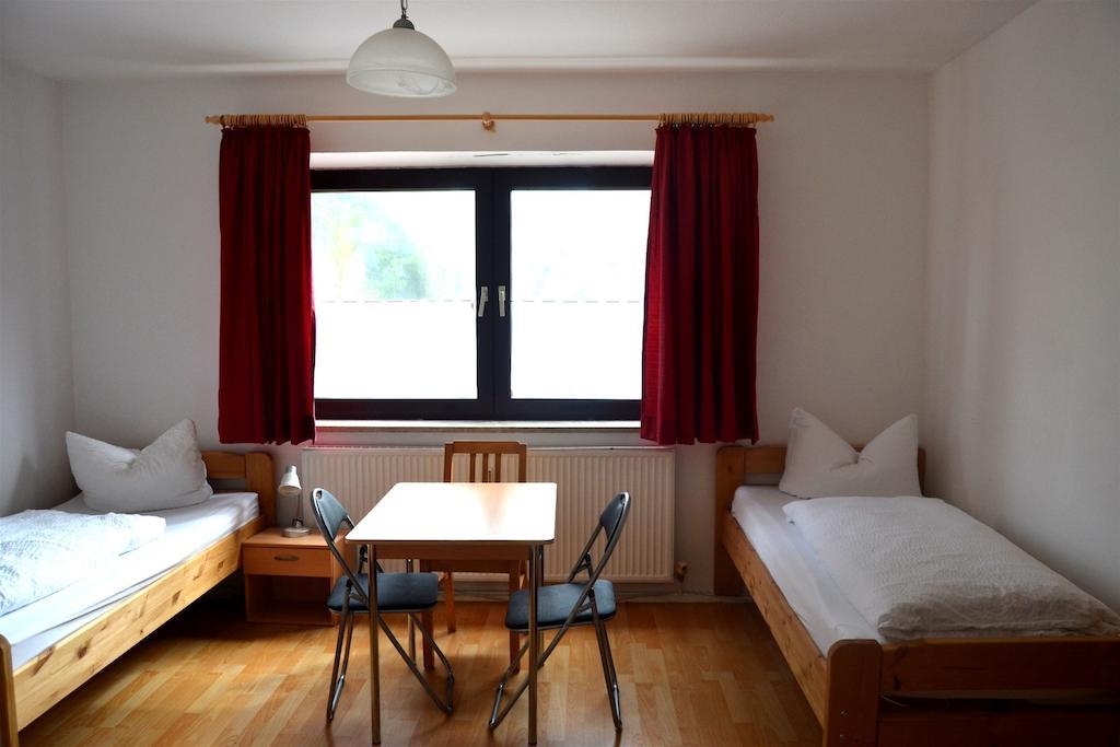 Gastehaus Sebastian Guest House Erding Rom bilde
