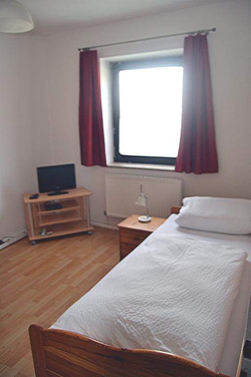 Gastehaus Sebastian Guest House Erding Rom bilde